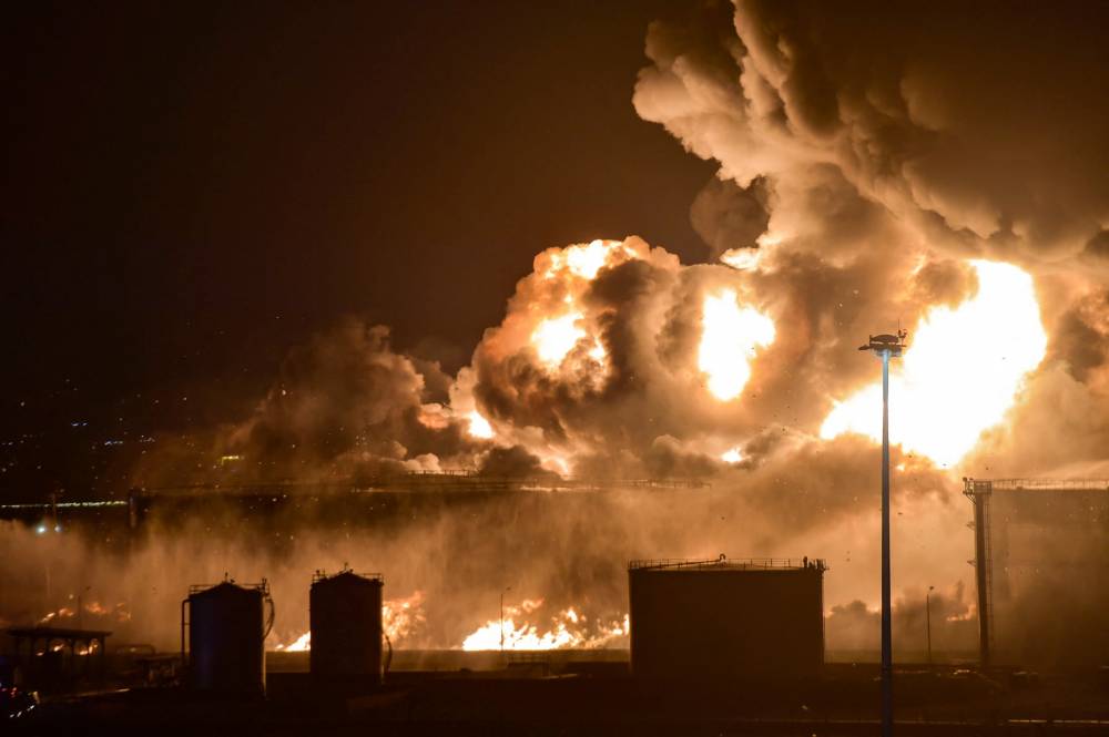 Husilerin saldırdığı Suudi petrol tesislerindeki yangından kareler 2