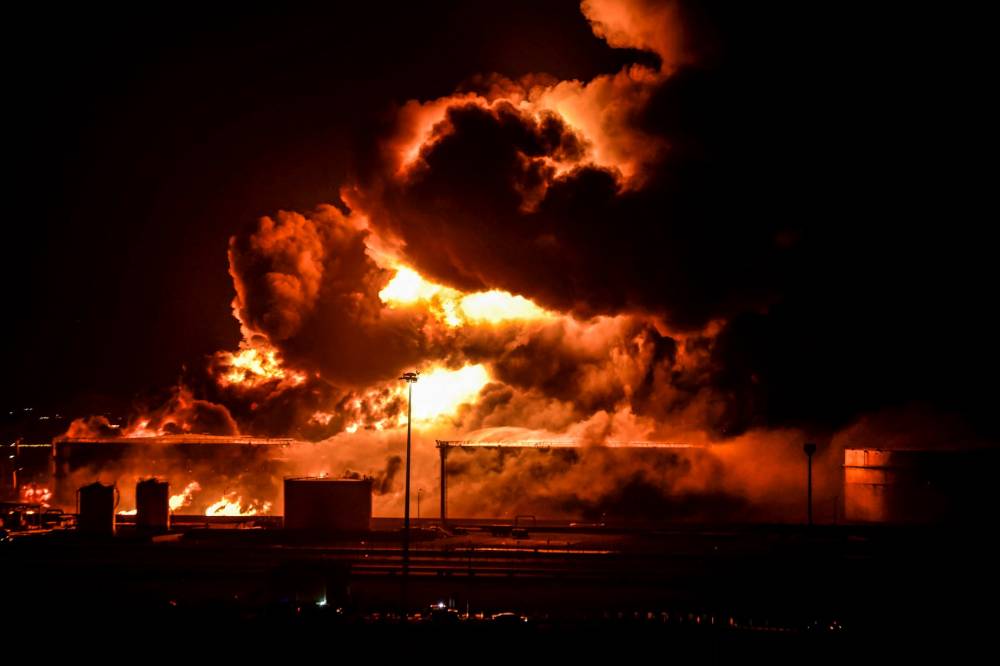 Husilerin saldırdığı Suudi petrol tesislerindeki yangından kareler 3