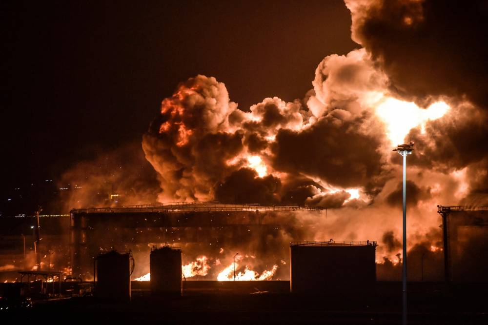 Husilerin saldırdığı Suudi petrol tesislerindeki yangından kareler 4