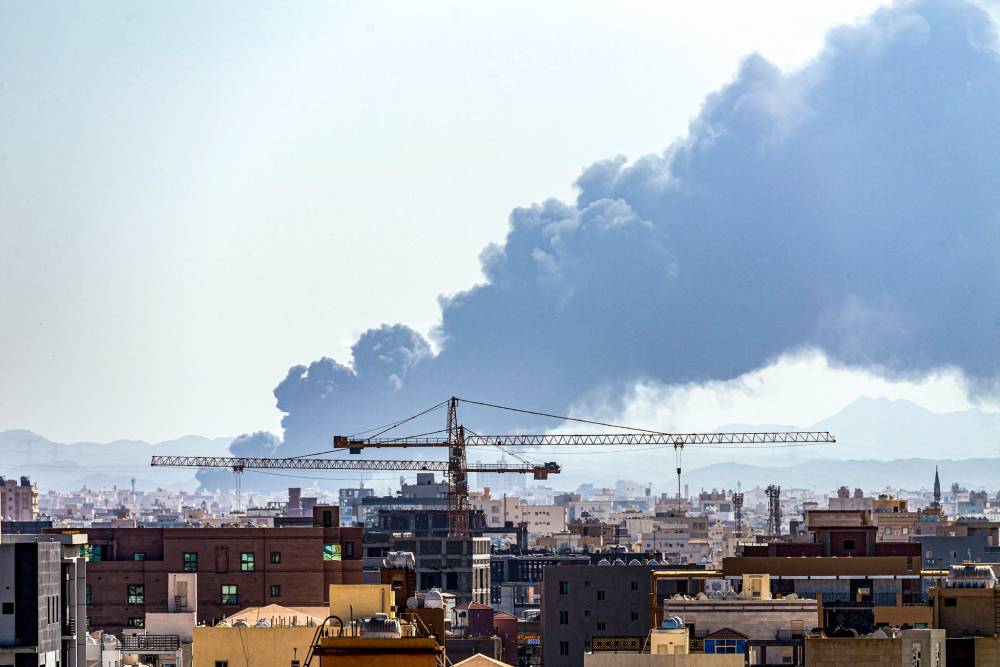 Husilerin saldırdığı Suudi petrol tesislerindeki yangından kareler 7