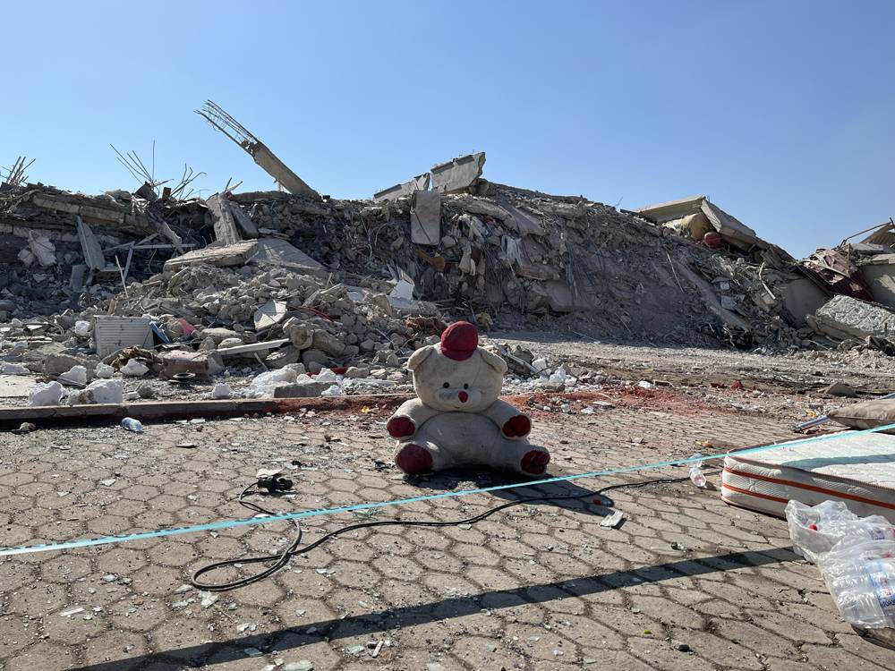 Depremin vurduğu şehirlerden çarpıcı kareler 11