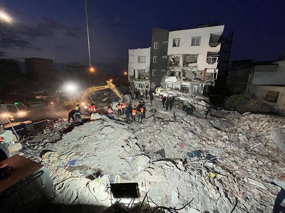 Depremin vurduğu şehirlerden çarpıcı kareler 3