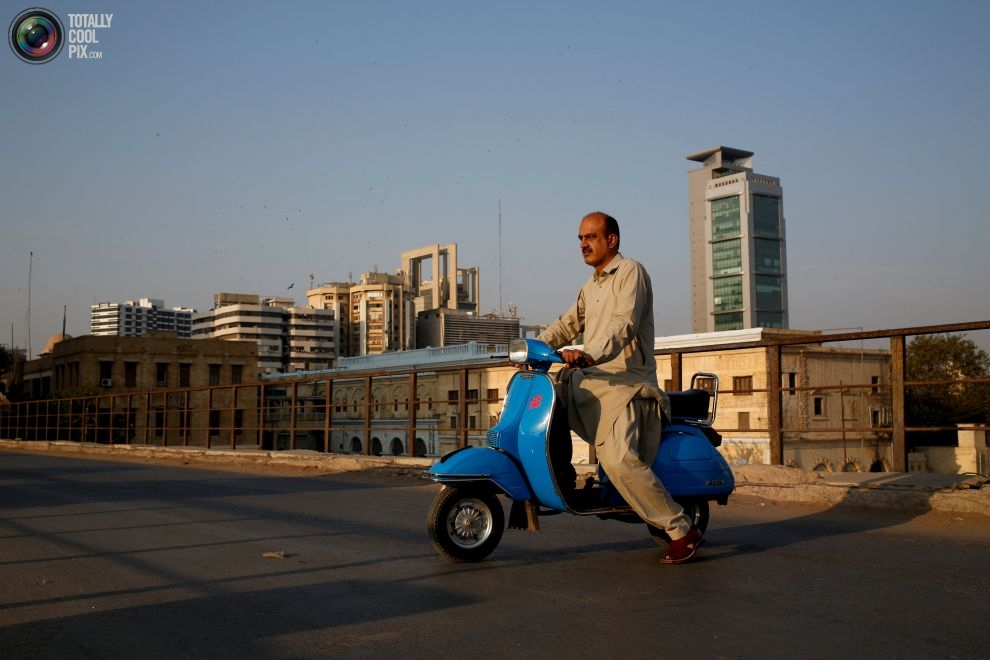 Pakistan BMW'si: Vespa scooterlar 4
