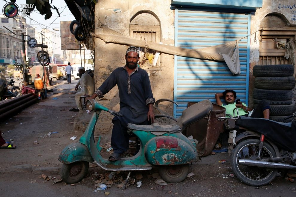 Pakistan BMW'si: Vespa scooterlar 8