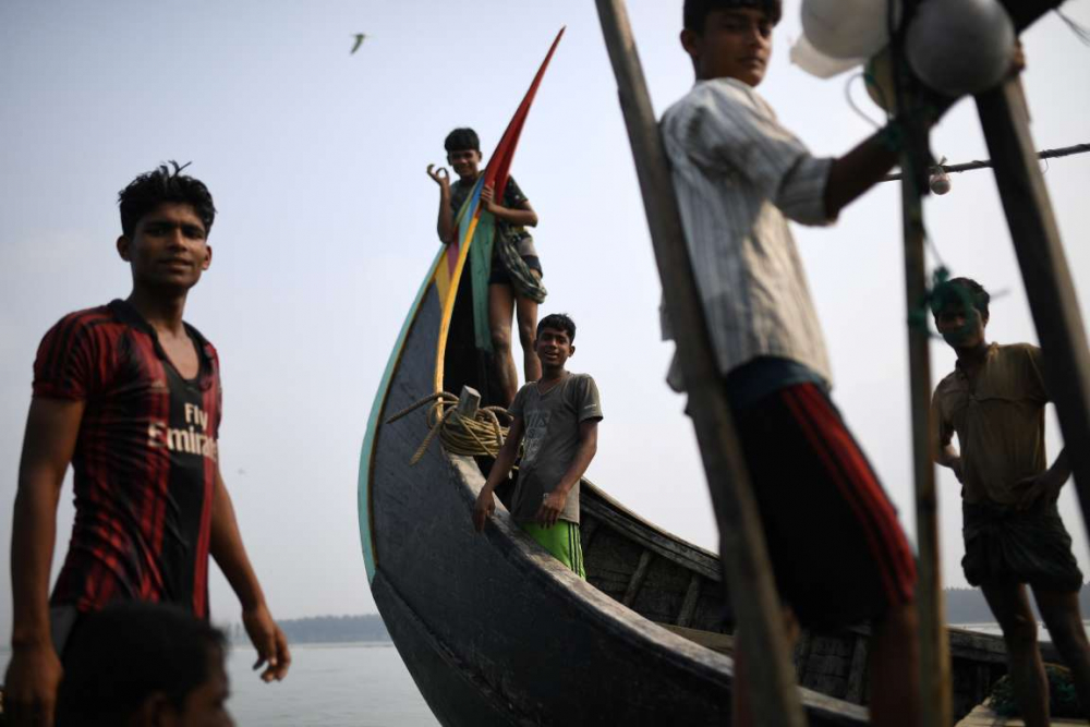 Rohingyalıların tehlikeli sularda hayatta kalma mücadelesi 13