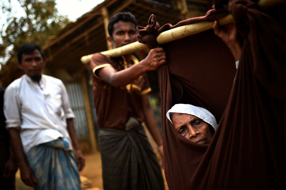 Rohingyalıların tehlikeli sularda hayatta kalma mücadelesi 16