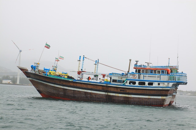 "İran, balıkçı gemileri ile Husilere silah taşıyor"
