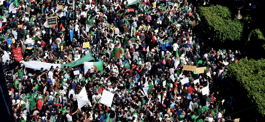 Cezayir'de koronavirüs nedeniyle protestolar yasaklandı