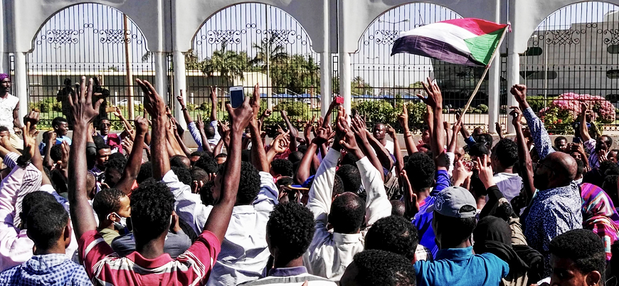 Sudan'da ordu sokakta: Protestolarda 6 kişi yaşamını yitirdi