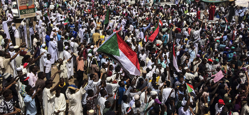 Suudi Arabistan ve BAE'den Sudan'a 3 milyar dolarlık 'yardım'