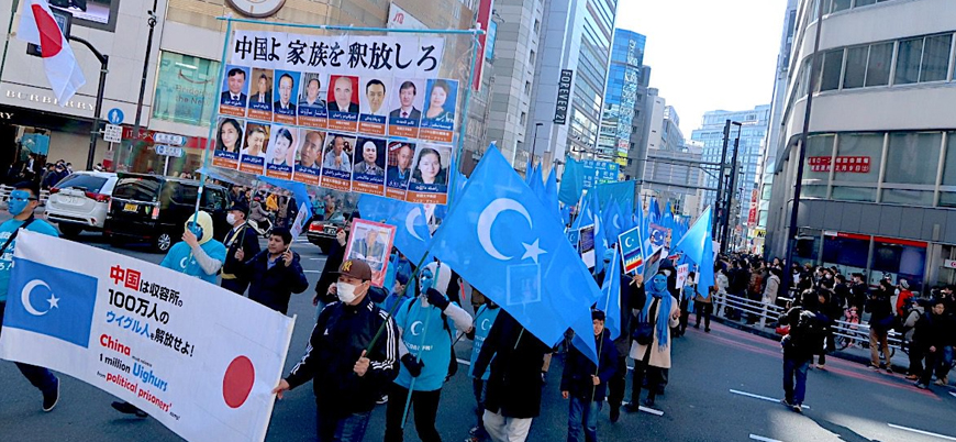 "Özgür Doğu Türkistan": Çin'in Uygur Türkleri 'soykırımı' Japonya'da protesto edildi