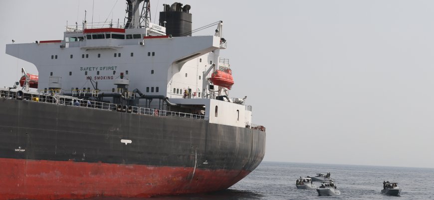 İran, Basra Körfezi'nde İngiltere'ye ait petrol tankerini durdurmaya çalıştı