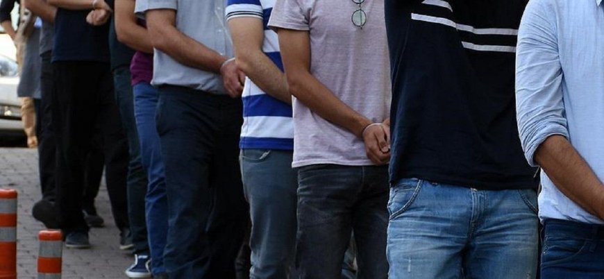 İzmir'de 'FETÖ' operasyonu: 14 gözaltı