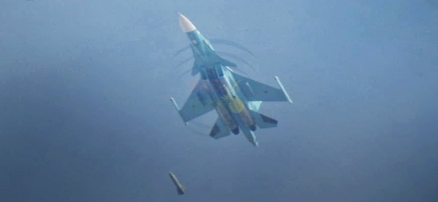 İdlib'de sivil yerleşimleri vuran Su-34 tipi Rus savaş uçağı böyle görüntülendi