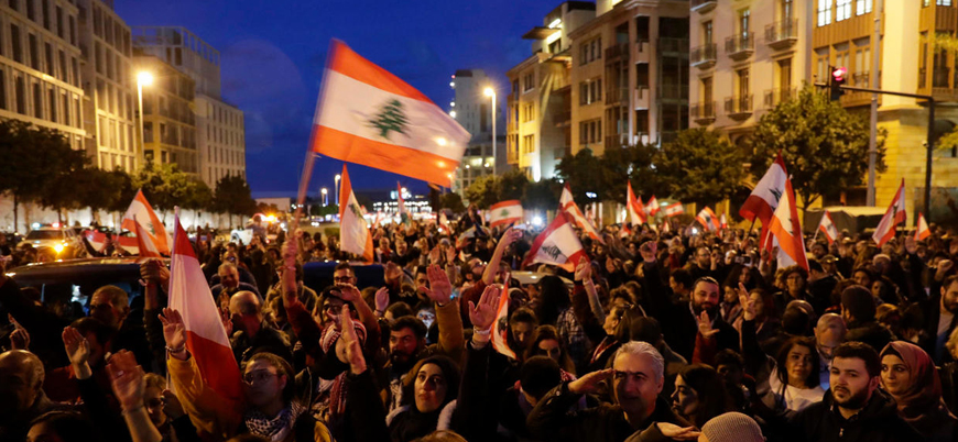 Lübnan'da halk yeniden sokaklara indi