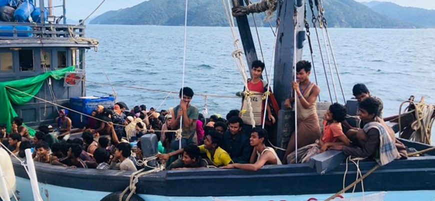 Yüzlerce Arakanlı Müslüman aylardır açık denizde mahsur durumda