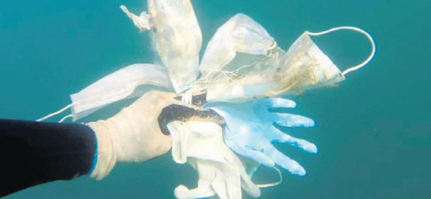 Kullanılmış maske ve eldivenler de denizleri kirletmeye başladı