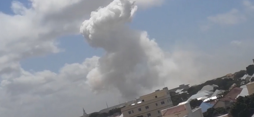 Somali'nin başkenti Mogadişu'da askeri üsse bombalı araç saldırısı