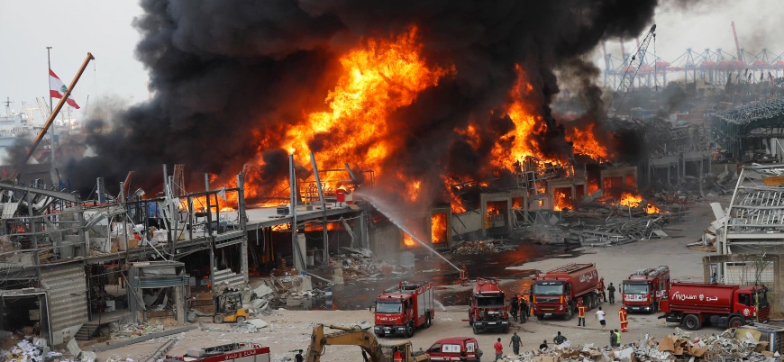 Patlamadan bir ay sonra Beyrut Limanı'nda yangın çıktı