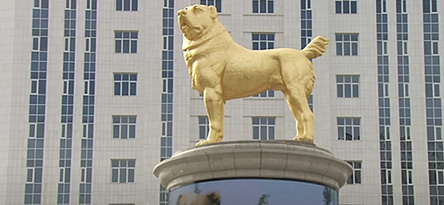 Türkmenistan Cumhurbaşkanı Berdimuhammedov, en sevdiği köpeğin altın heykelini diktirdi