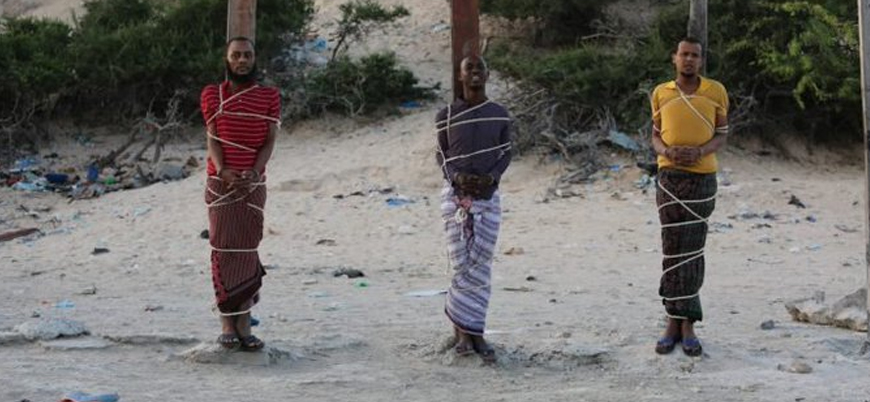 Somali'de 'Eş Şebab savaşçıları' kurşuna dizilerek idam edildi