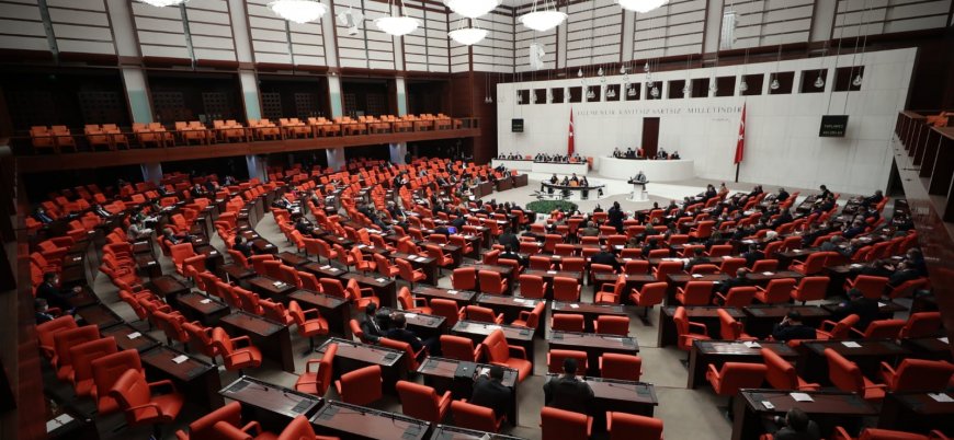 İktidarın 'Dezenformasyonla mücadele' muhalefetin 'Sansür yasası' olarak adlandırdığı tasarı meclisten geçti