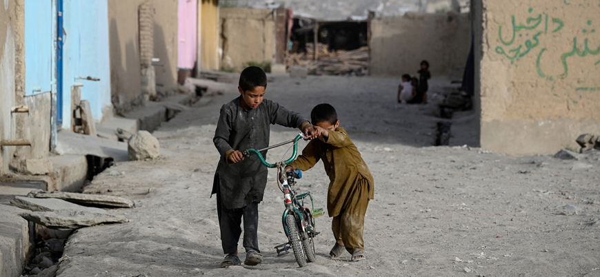 Taliban: Ülkeden kaçan eski askerlerin ailelerine de insani yardım sağlıyoruz