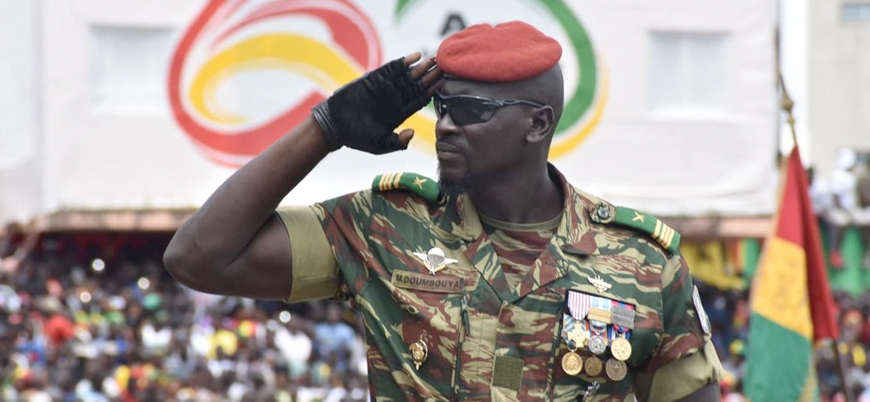 Gine'de cuntanın lideri Doumbouya devlet başkanı olarak göreve başladı