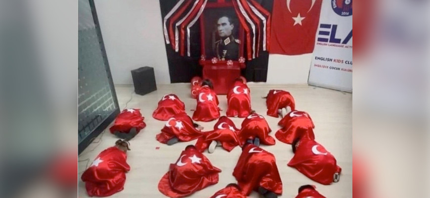 Çocukların Mustafa Kemal posterine secde ettirildiği ritüel tepki çekti