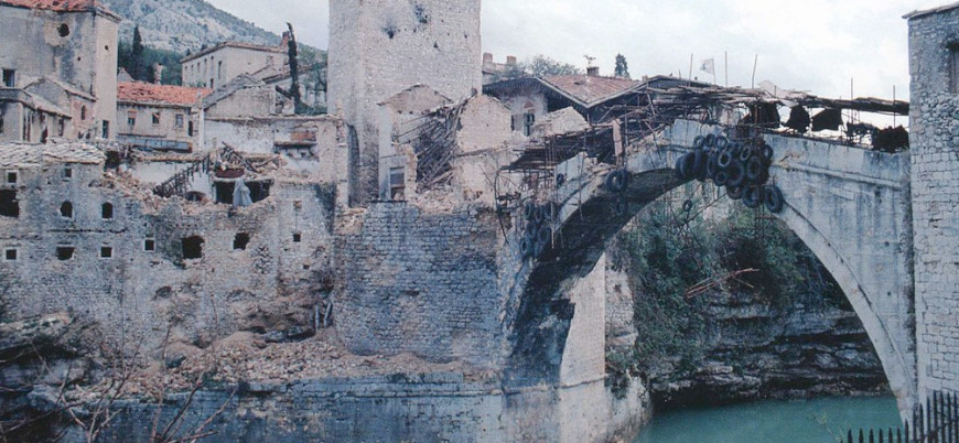 9 Kasım 1993: Mostar Köprüsü'nün yıkılışı