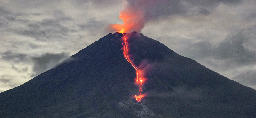 Endonezya'da volkan patladı: Ölü ve yaralılar var