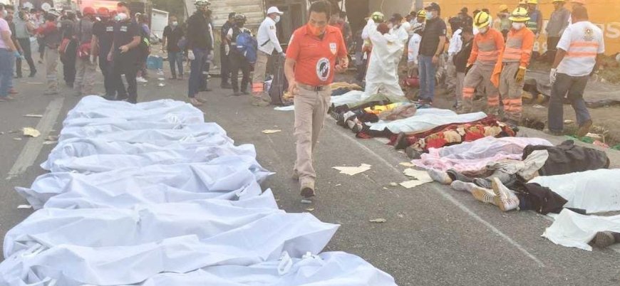 Meksika'da sığınmacıları taşıyan kamyon kaza yaptı: 55 ölü