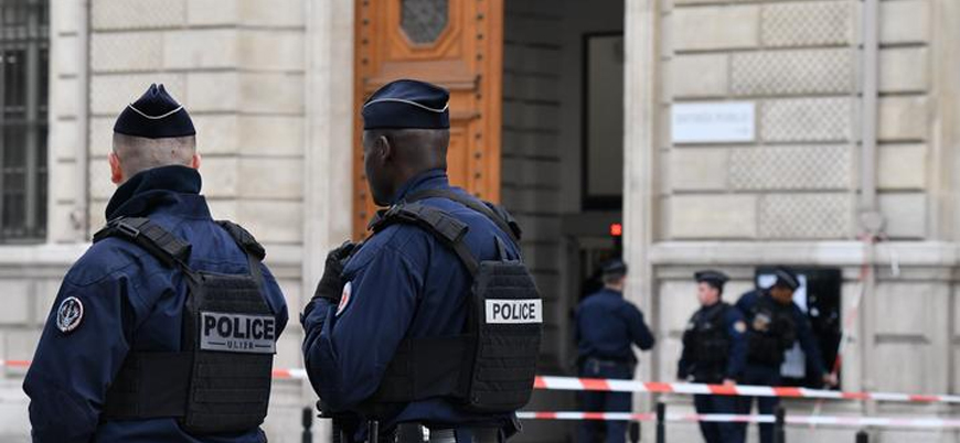 Fransa, başörtüsü yasağına karşı düzenlenecek protestoya engel oldu