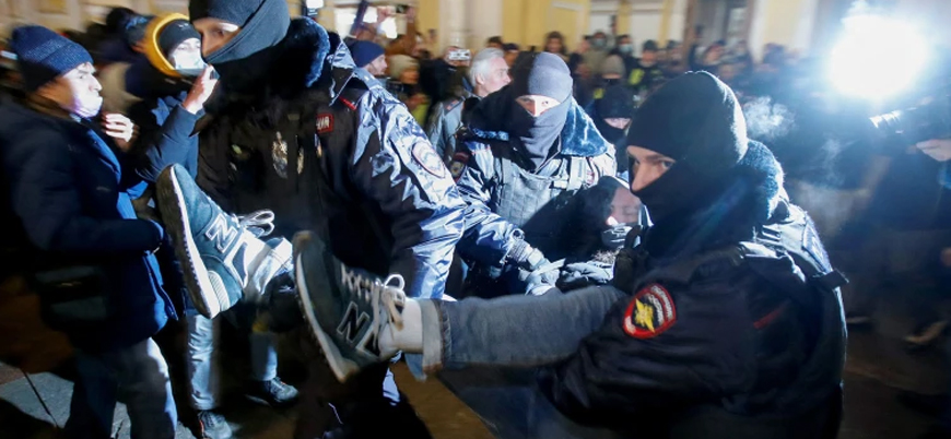 Rusya'da savaş karşıtı protestolar: 2 binin üzerinde gözaltı