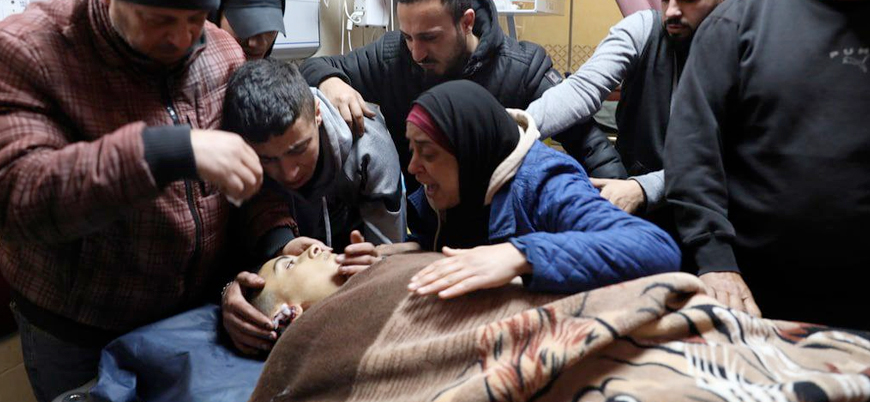 İsrail ordusu mülteci kamplarını bastı, 2 Filistinliyi katletti