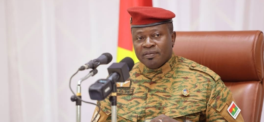Burkina Faso cuntası iktidarı bırakmamakta kararlı