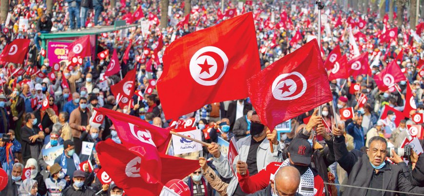 Tunus'ta halk cumhurbaşkanını protesto etti