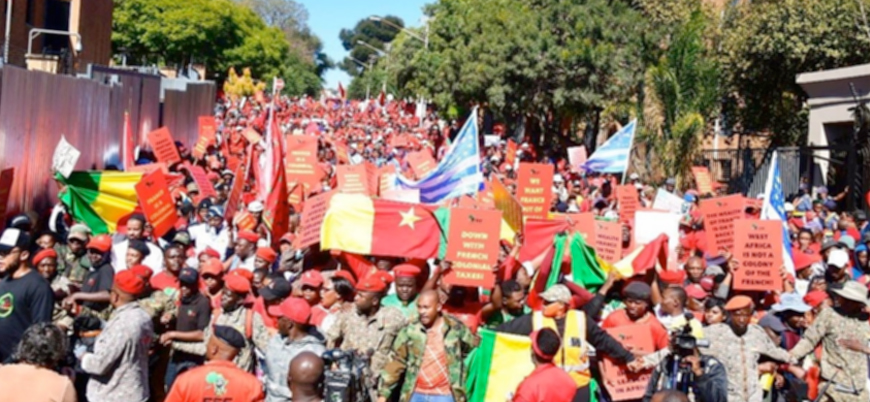Güney Afrika'da göstericiler Fransa'nın kıtayı terk etmesini istedi