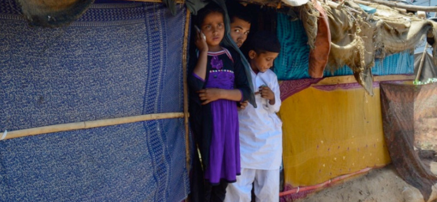 Hindistan polisi Arakanlıların yaşadığı kampı bastı, birçok araca el koydu