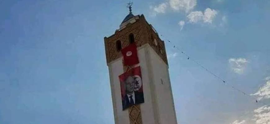 Tunus'un darbeci lideri Said, posterlerini camilere astırdı