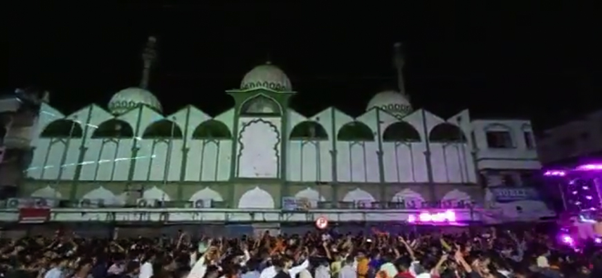 Hindu çetelerden cami önünde "Müslümanlara soykırım" gösterisi