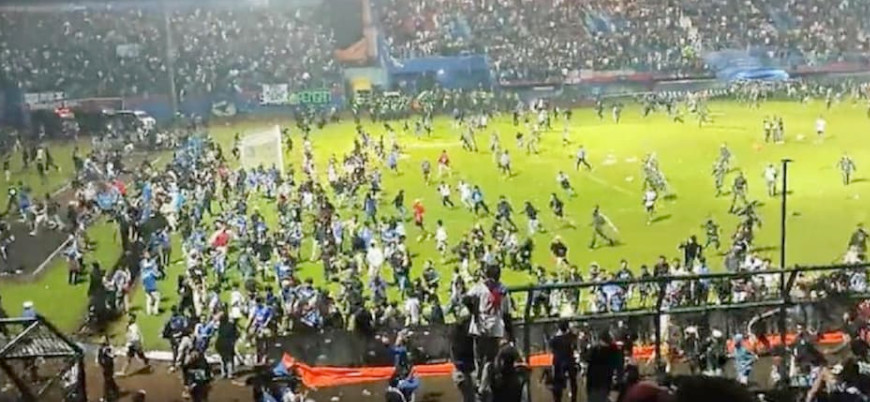Endonezya'da futbol maçında çıkar arbedede 200'e yakın kişi öldü