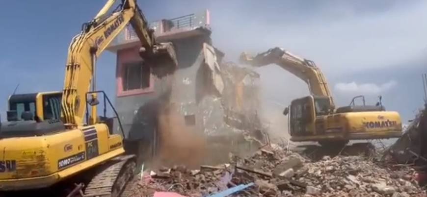 Hindistan yönetiminin İslam karşıtlığı İsrail'i aratmıyor: Hindularla tartışan Müslümanların evleri yıkıldı