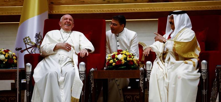 Papa'dan Bahreyn'e 'dinler arası diyalog' ziyareti