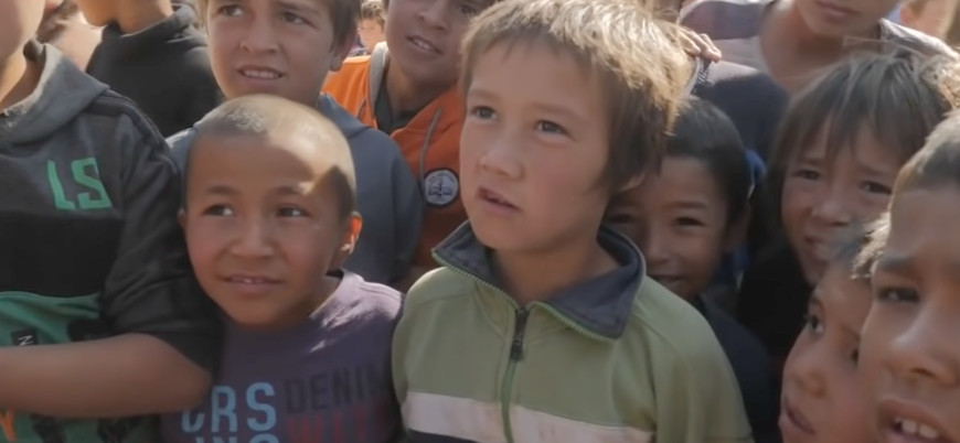 Dev bir açık hava hapishanesi olan Hol kampında yaşam mücadelesi veren çocuklar