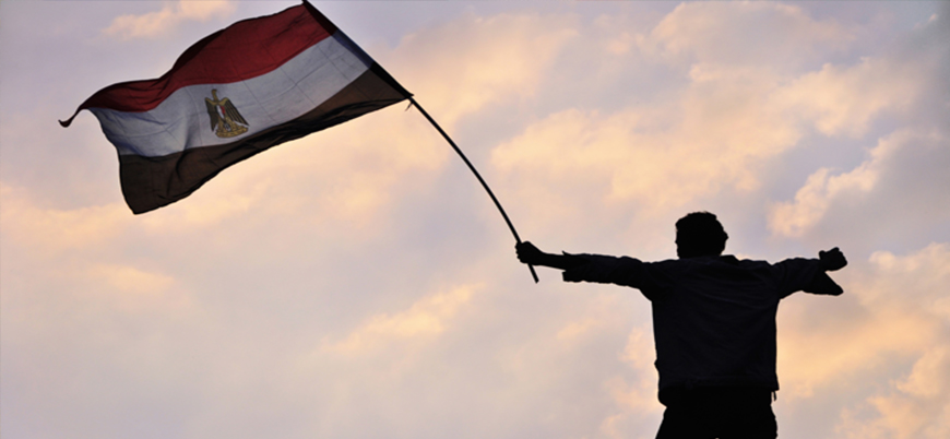 Sisi rejimi protesto endişesiyle Mısır sokaklarını kapattı