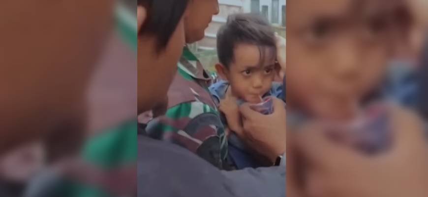 Endonezya'da 6 yaşındaki bir çocuk depremden iki gün sonra enkazdan çıkarıldı