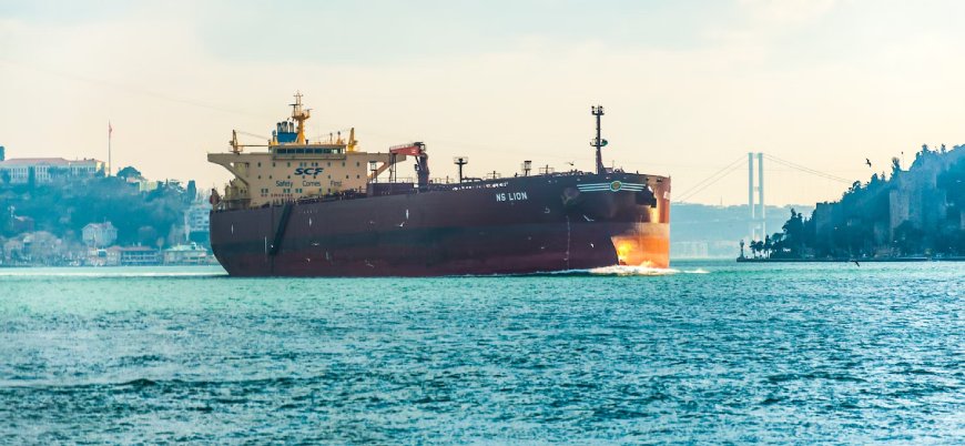 23 milyon varil petrol Karadeniz'de Boğazlardan geçmeyi bekliyor