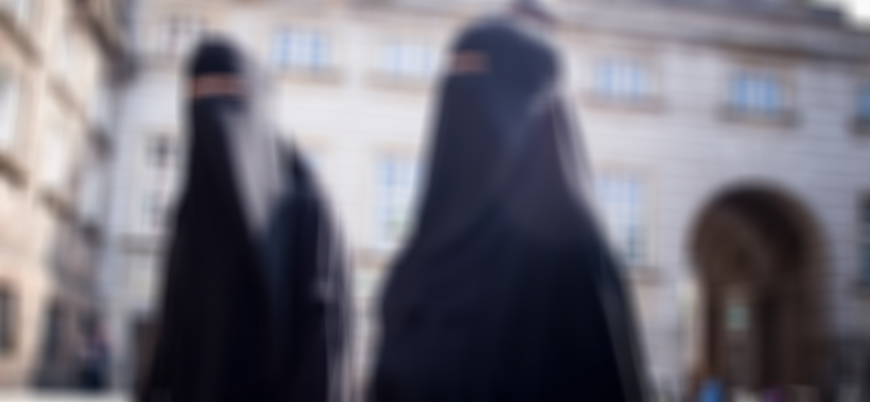 Suudi Arabistan kız öğrencilerin tesettürüne kısıtlama getirdi