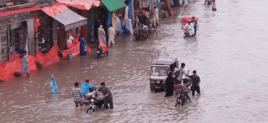 Pakistan'da 'yolsuzluk girdabı': 100 milyon dolarlık sel yardımının akıbeti ne oldu?